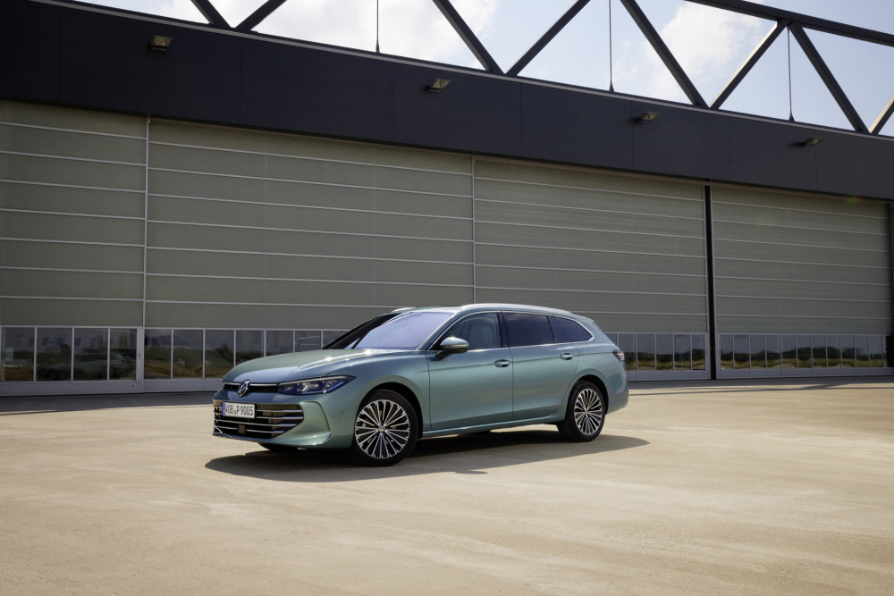 Volkswagen Passat Variant Elegance mariposit green 2024